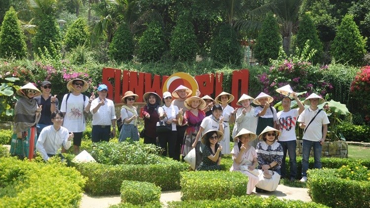 Một ngày vỡ òa cảm xúc của cán bộ ngoại giao và báo chí nước ngoài ở đảo Ngọc - Phú Quốc