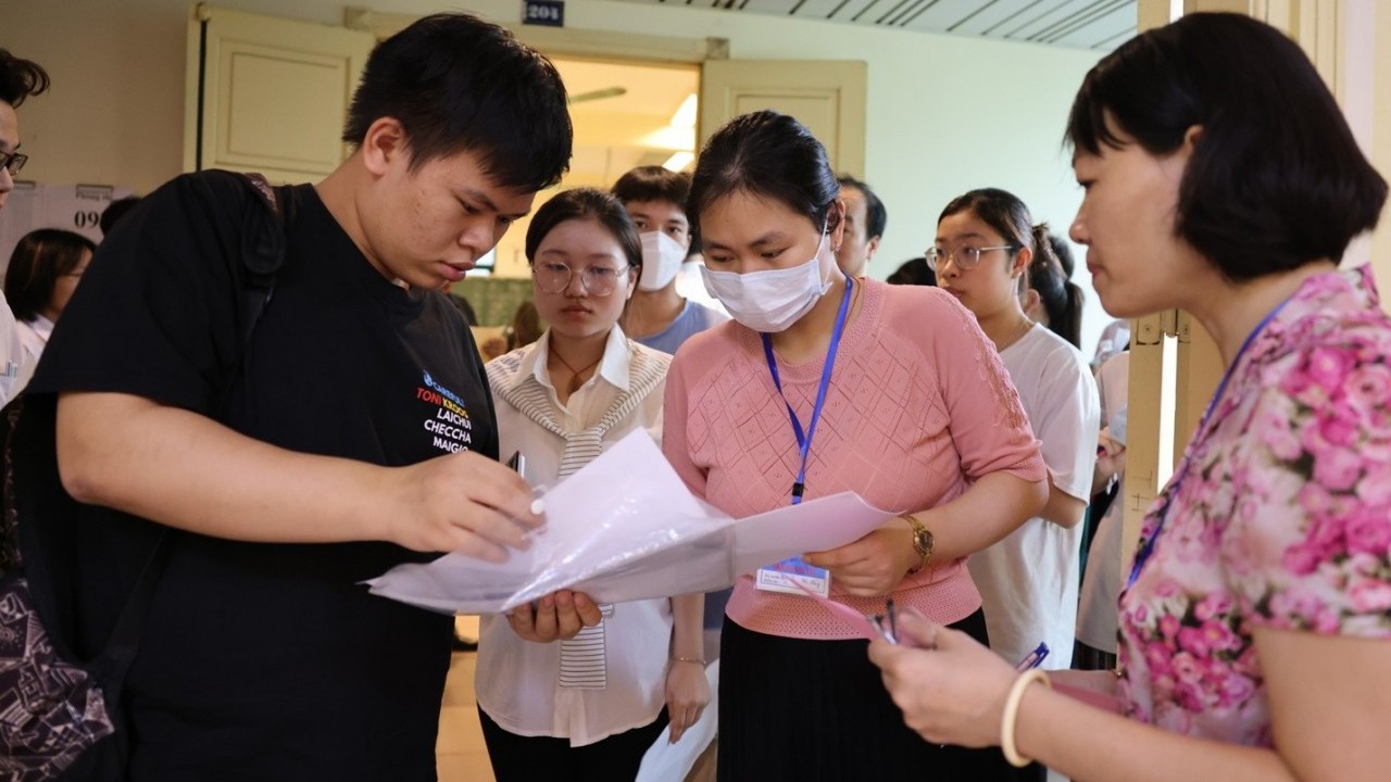 Xét tuyển đại học 2024: Nhiều trường công bố điểm chuẩn, học bạ 5-6 điểm/môn vẫn trúng tuyển