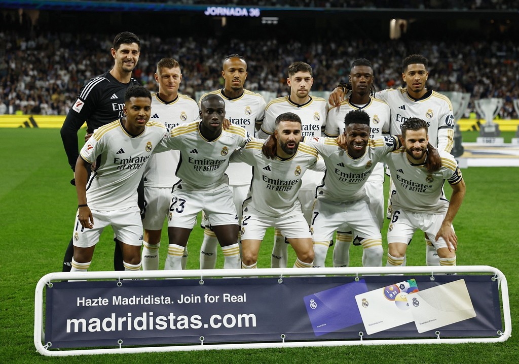 Dù đã tổ chức lễ diễu hành hoành tráng mừng chức vô địch La Liga mùa giải năm nhưng Real Madrid vẫn xuất phát với đội hình gần như mạnh nhất ở trận đấu với Deportivo Alaves Dù đã tổ chức lễ diễu hành hoành tráng mừng chức vô địch La Liga mùa giải năm nhưng Real Madrid vẫn xuất phát với đội hình gần như mạnh nhất ở trận đấu với Deportivo Alaves
