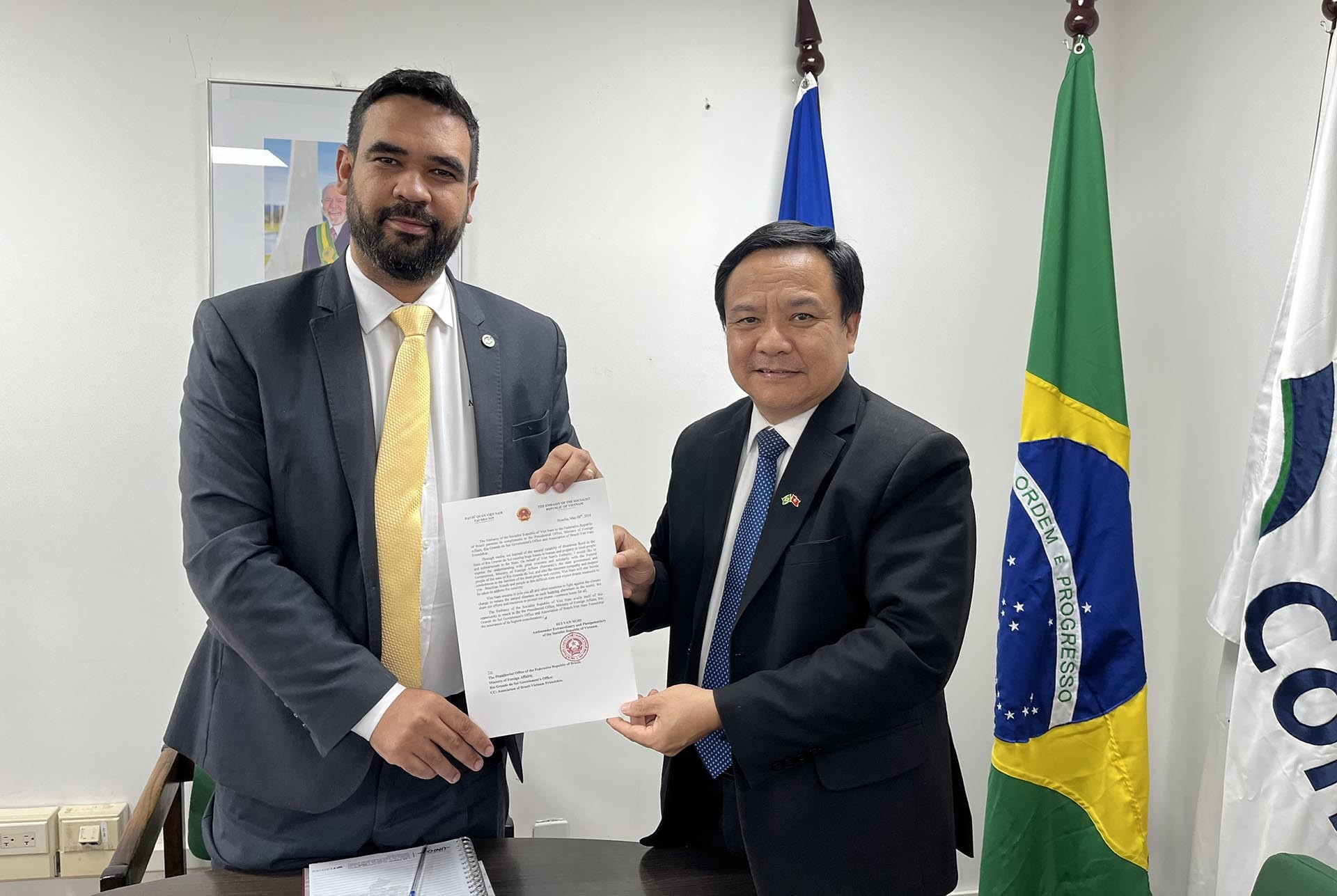 Đại sứ Bùi Văn Nghị làm việc với Công ty cung ứng quốc gia Brazil Đại sứ Bùi Văn Nghị làm việc với Công ty cung ứng quốc gia Brazil