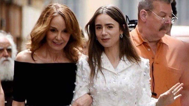 Quay phim phim 'Emily in Paris', diễn viên Lily Collins chọn đầm NTK Đỗ Mạnh Cường