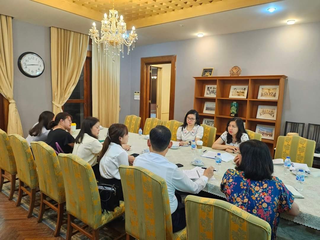 Thứ trưởng Bộ Ngoại giao Lê Thị Thu Hằng thăm và làm việc với cộng đồng người Việt Nam tại Thái Lan Thứ trưởng Bộ Ngoại giao Lê Thị Thu Hằng thăm và làm việc với cộng đồng người Việt Nam tại Thái Lan