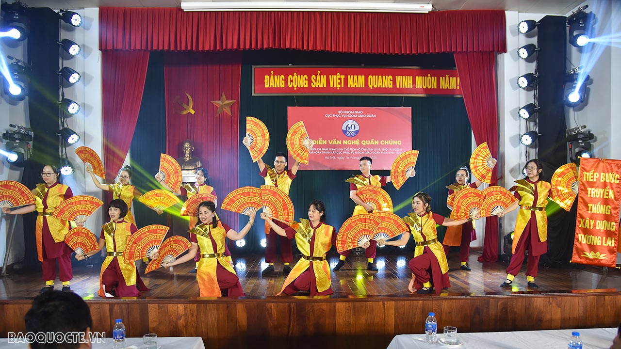 Thông qua Hội diễn văn nghệ quần chúng lần này, Công đoàn Cục sẽ phát hiện và lựa chọn những nhân tố tham gia các giải thi văn nghệ do các đơn vị cấp trên tổ chức và chọn những tiết mục tiêu biểu, biểu diễn tại Lễ mít tinh kỷ niệm 60 năm thành lập Cục.