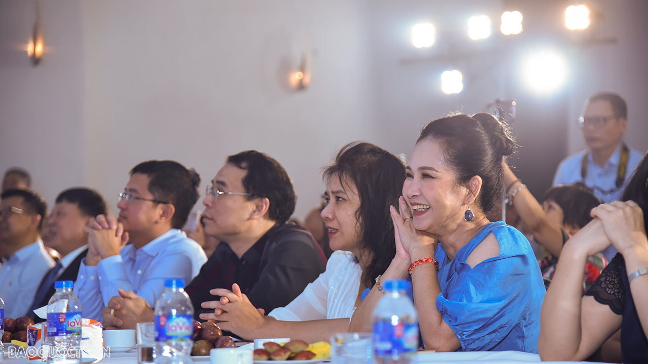 Tưng bừng Hội diễn văn nghệ quần chúng chào mừng kỷ niệm 60 năm Ngày thành lập Cục Phục vụ Ngoại giao đoàn