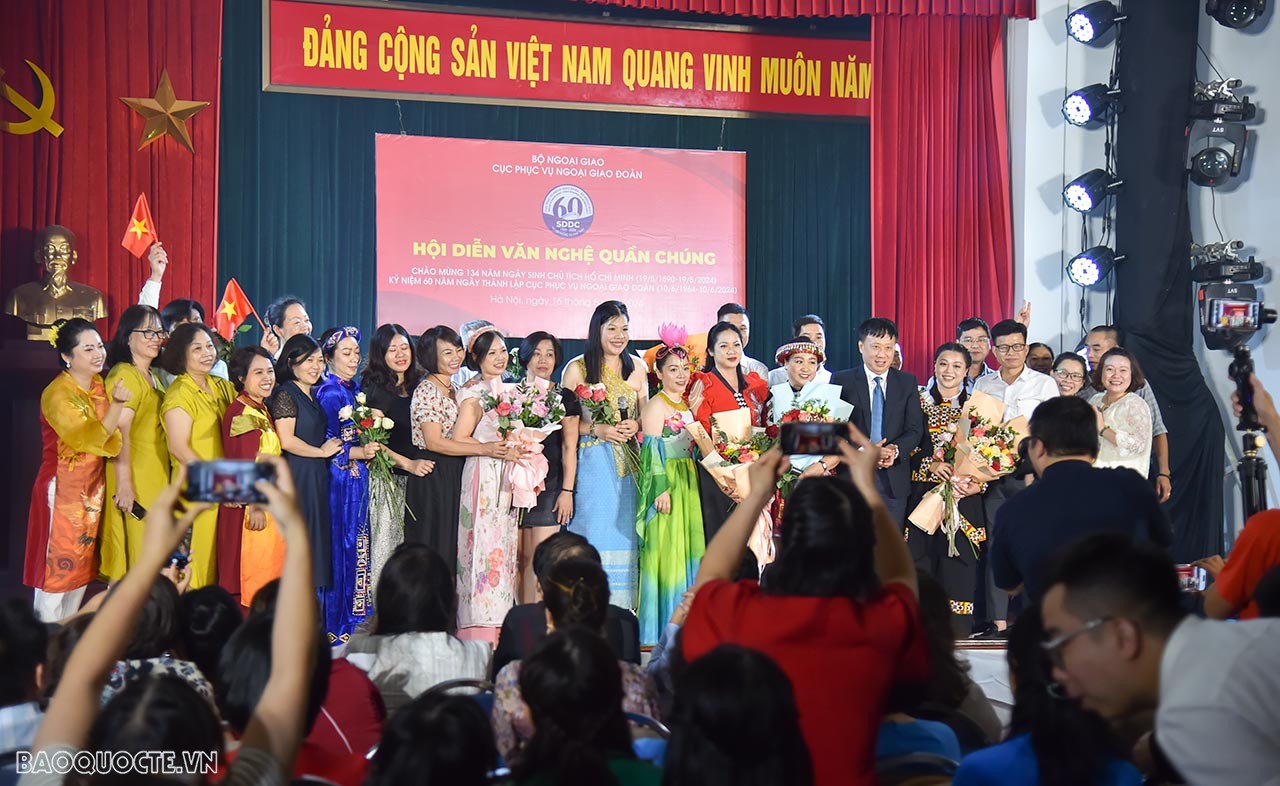 Tưng bừng Hội diễn văn nghệ quần chúng chào mừng kỷ niệm 60 năm Ngày thành lập Cục Phục vụ Ngoại giao đoàn