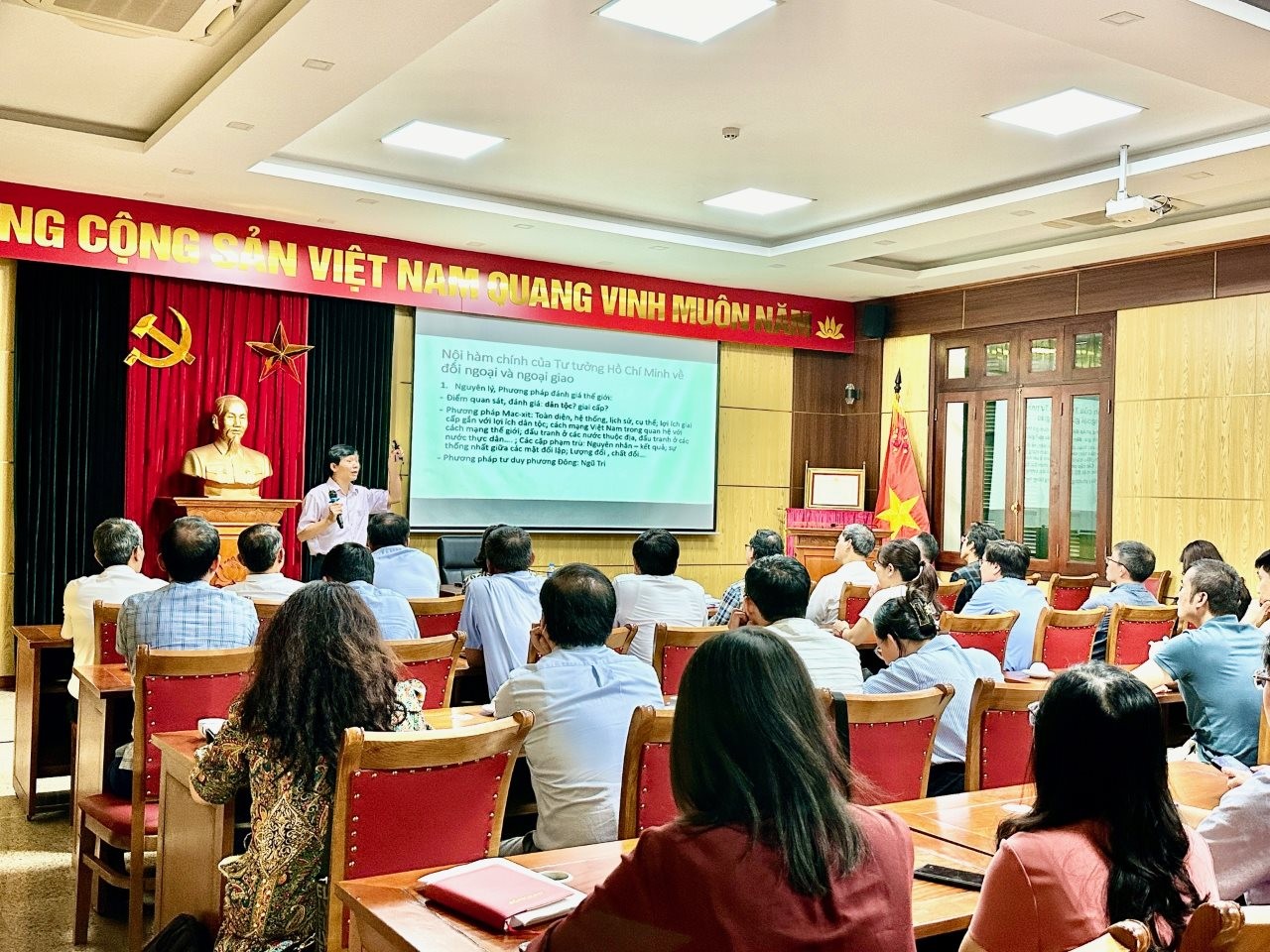 Sinh hoạt chuyên đề Tư tưởng Hồ Chí Minh về đối ngoại và ngoại giao Sinh hoạt chuyên đề Tư tưởng Hồ Chí Minh về đối ngoại và ngoại giao