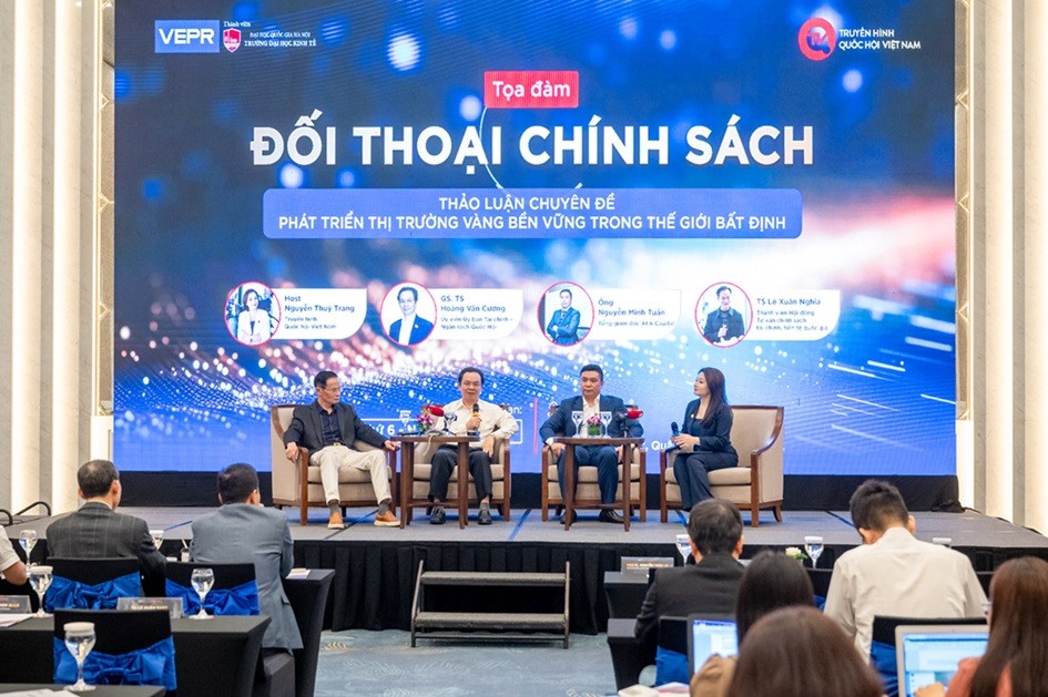 'Sóng' vàng được thúc đẩy bởi thiên thời, địa lợi, nhân hòa; chuyên gia 'bắt mạch', tìm cách hạ mức chênh 'Sóng' vàng được thúc đẩy bởi thiên thời, địa lợi, nhân hòa; chuyên gia 'bắt mạch', tìm cách hạ mức chênh