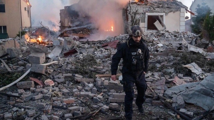 Tổng thống Ukraine thừa nhận quân Nga tiến sâu 10km vào Kharkov, Đức hối thúc gửi Kiev vũ khí tầm xa