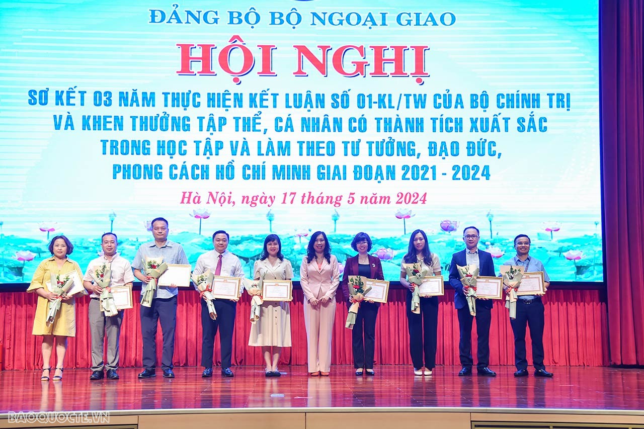 Phát động thi đua ‘cán bộ, đảng viên Đảng bộ Bộ Ngoại giao học tập và làm theo phong cách ngoại giao Hồ Chí Minh’ Phát động thi đua ‘cán bộ, đảng viên Đảng bộ Bộ Ngoại giao học tập và làm theo phong cách ngoại giao Hồ Chí Minh’