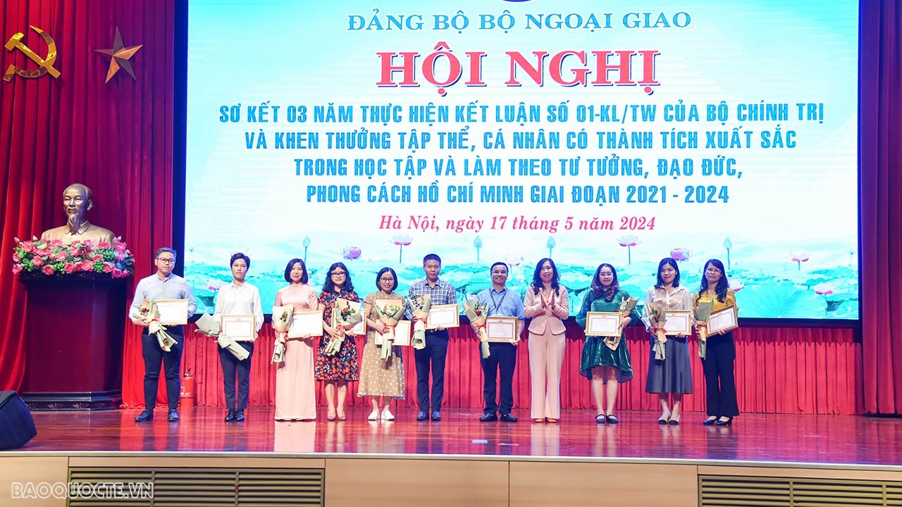 Phát động thi đua ‘cán bộ, đảng viên Đảng bộ Bộ Ngoại giao học tập và làm theo phong cách ngoại giao Hồ Chí Minh’ Phát động thi đua ‘cán bộ, đảng viên Đảng bộ Bộ Ngoại giao học tập và làm theo phong cách ngoại giao Hồ Chí Minh’