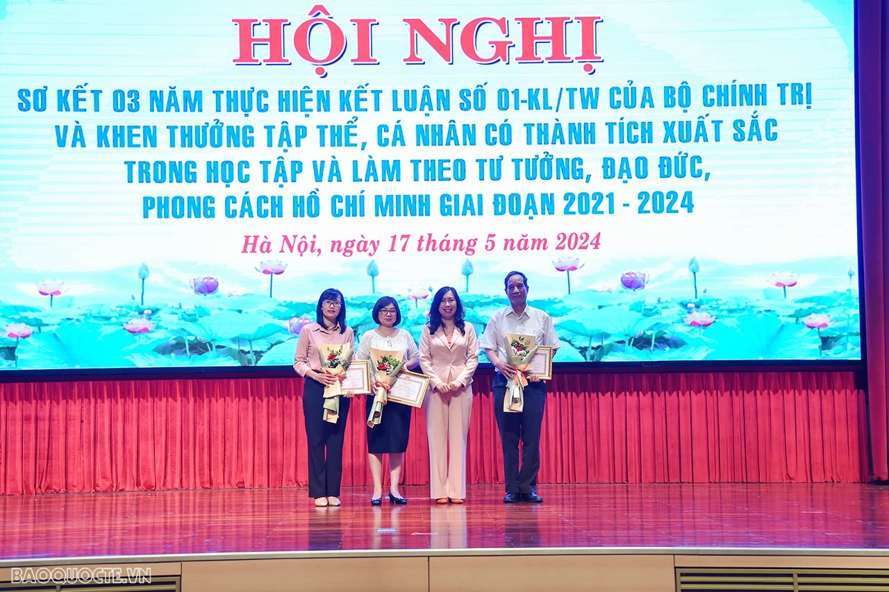 Phát động thi đua ‘cán bộ, đảng viên Đảng bộ Bộ Ngoại giao học tập và làm theo phong cách ngoại giao Hồ Chí Minh’ Phát động thi đua ‘cán bộ, đảng viên Đảng bộ Bộ Ngoại giao học tập và làm theo phong cách ngoại giao Hồ Chí Minh’