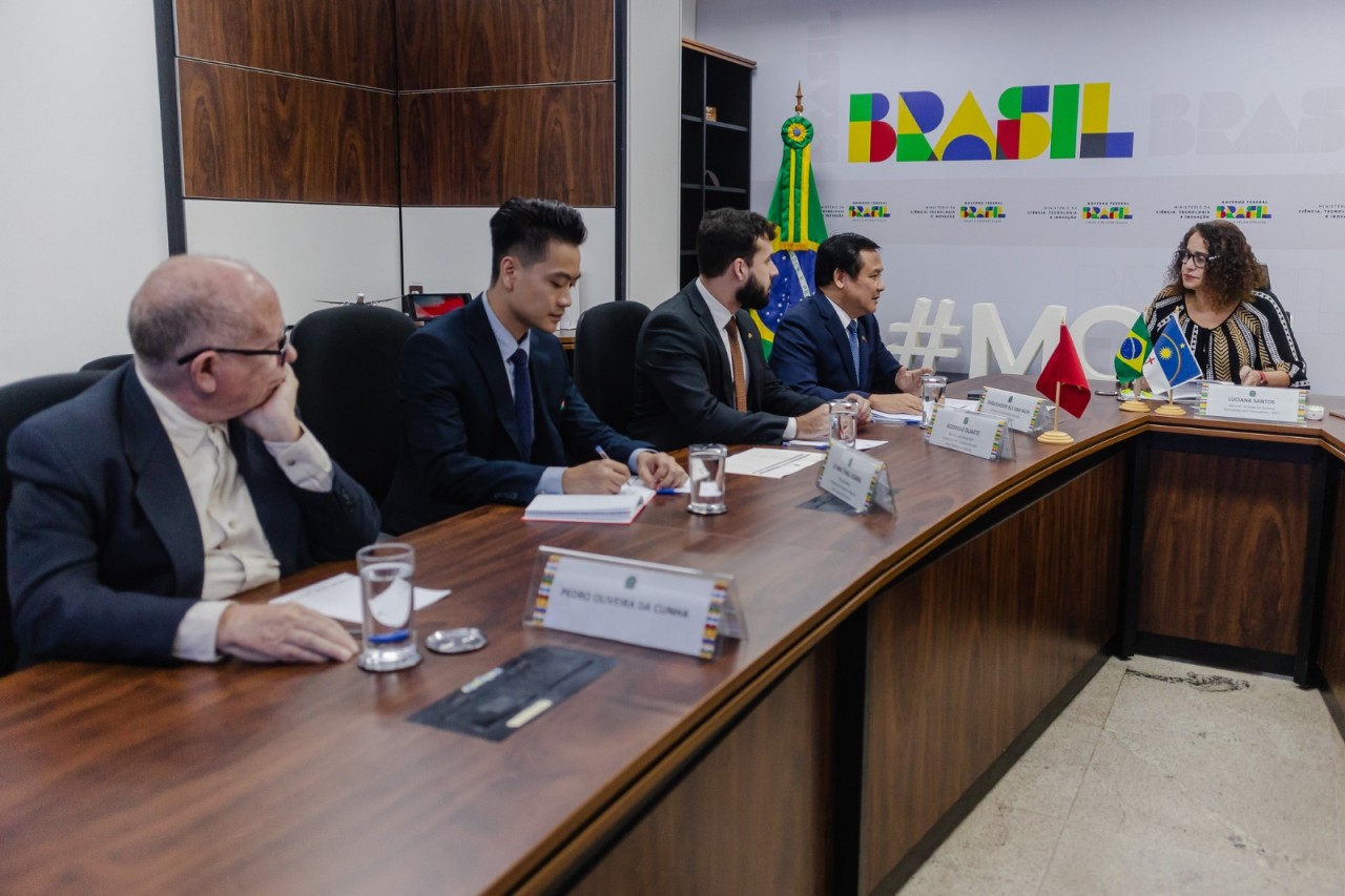 Đại sứ Bùi Văn Nghị .... Đại sứ Bùi Văn Nghị ....