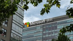 Microsoft xem xét luân chuyển nhân sự các nhóm AI Trung Quốc