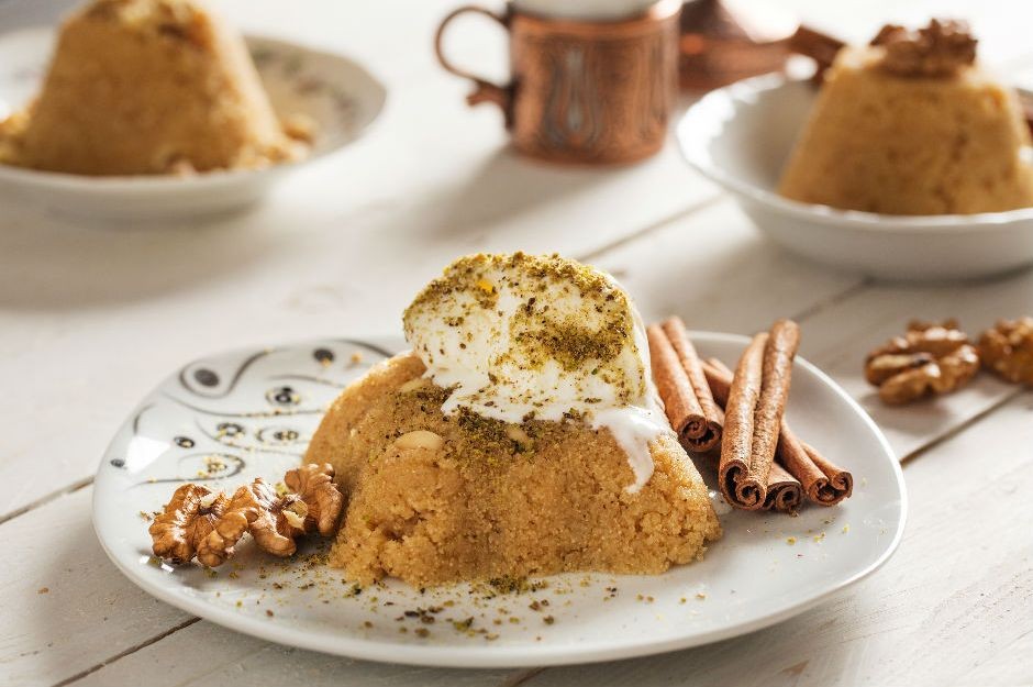 Halva chiếm vị trí đặc biệt trong lòng người Thổ Nhĩ Kỳ hơn bất kỳ món tráng miệng nào khác. Halva chiếm vị trí đặc biệt trong lòng người Thổ Nhĩ Kỳ hơn bất kỳ món tráng miệng nào khác.