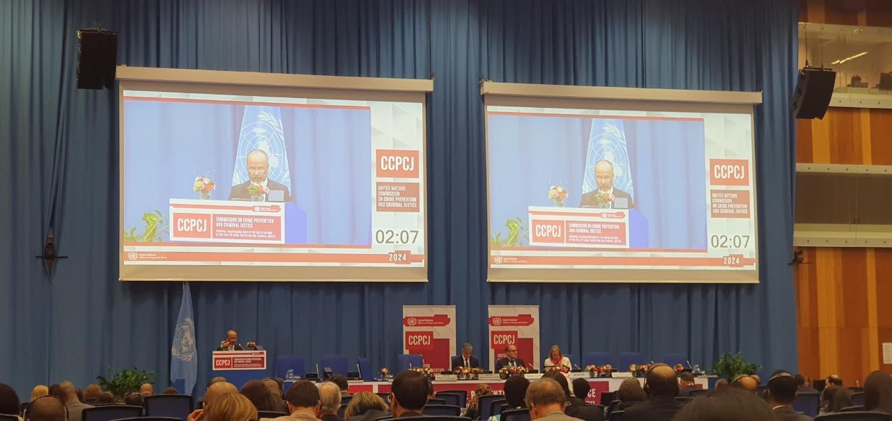 Đoàn liên ngành Việt Nam do Đại sứ Nguyễn Trung Kiên, Đại diện thường trực của Việt Nam bên cạnh Liên hợp quốc, IAEA và các tổ chức quốc tế tại Vienna, làm trưởng đoàn dự Hội nghị lần thứ 33, Uỷ ban ngăn ngừa tội phạm và tư pháp hình sự. (Nguồn: Đại sứ quán Việt Nam tại Áo) Đoàn liên ngành Việt Nam do Đại sứ Nguyễn Trung Kiên, Đại diện thường trực của Việt Nam bên cạnh Liên hợp quốc, IAEA và các tổ chức quốc tế tại Vienna, làm trưởng đoàn dự Hội nghị lần thứ 33, Uỷ ban ngăn ngừa tội phạm và tư pháp hình sự. (Nguồn: Đại sứ quán Việt Nam tại Áo)