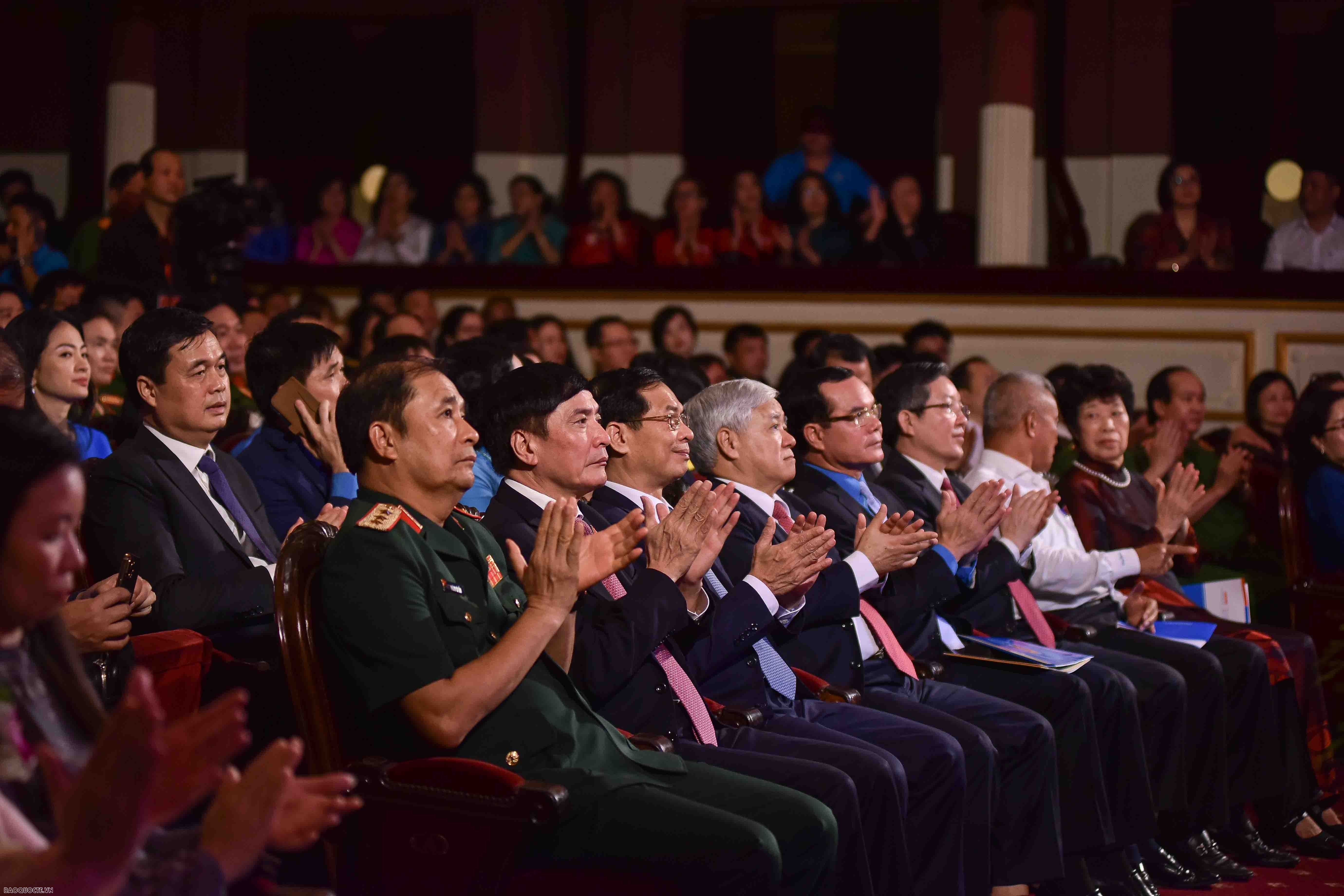 Vụ Ngoại giao Văn hóa và UNESCO được vinh danh tại Chương trình Vinh quang Việt Nam Vụ Ngoại giao Văn hóa và UNESCO được vinh danh tại Chương trình Vinh quang Việt Nam
