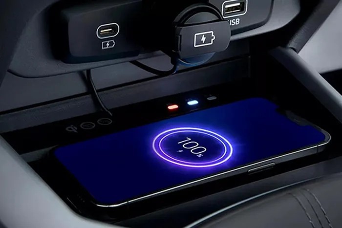 Xe còn có thêm những trang bị mới như cổng USB Type C. Xe còn có thêm những trang bị mới như cổng USB Type C.