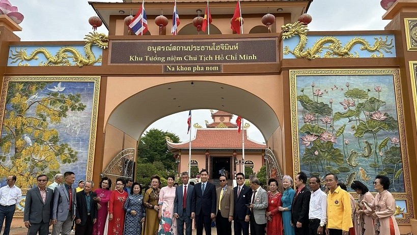 Tấm lòng người Việt tại tỉnh Nakhon Phanom, Thái Lan hướng về Bác