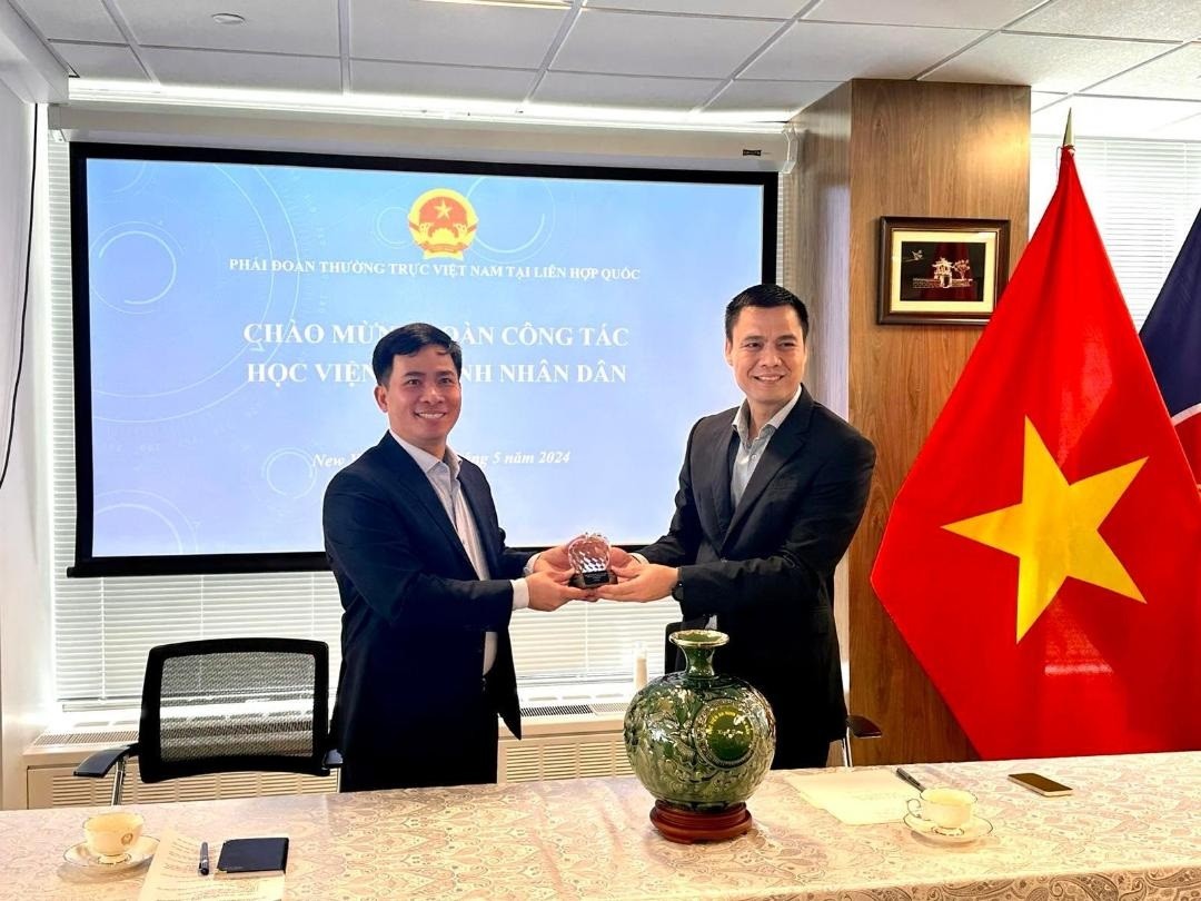 Phái đoàn thường trực Việt Nam tại Liên hợp quốc đón và làm việc với đoàn công tác của Học viện An ninh nhân dân Phái đoàn thường trực Việt Nam tại Liên hợp quốc đón và làm việc với đoàn công tác của Học viện An ninh nhân dân