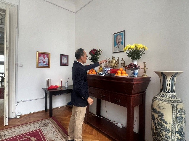 Người Việt tại Romania thi đua học tập theo tấm gương Chủ tịch Hồ Chí Minh