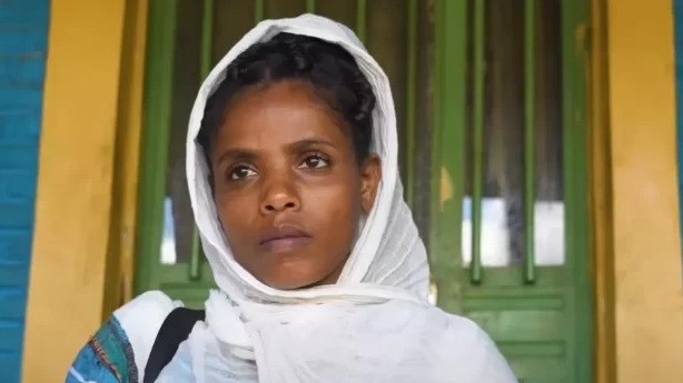 Cô gái 26 tuổi trải qua 16 năm không có nhu cầu ăn, uống