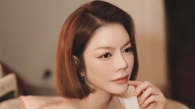 Diễn viên Lý Nhã Kỳ trẻ trung, cuốn hút với mái tóc ngắn