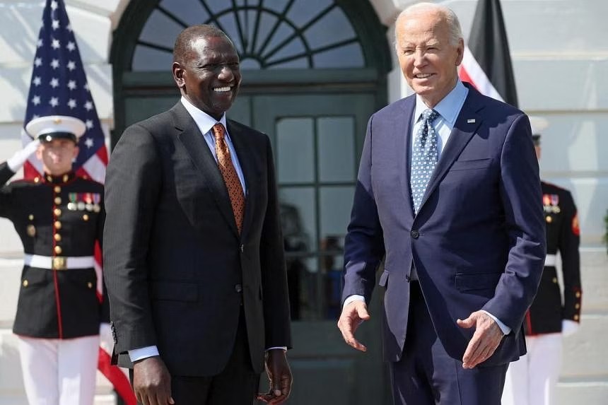 Tổng thống Mỹ Joe Biden chào đón Tổng thống Kenya William Ruto tại Nhà Trắng ở Washington ngày 22/5. (Nguồn: Reuters) Tổng thống Mỹ Joe Biden chào đón Tổng thống Kenya William Ruto tại Nhà Trắng ở Washington ngày 22/5. (Nguồn: Reuters)