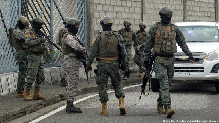 Ecuador tăng cường binh sĩ trấn áp băng nhóm ma túy Ecuador tăng cường binh sĩ trấn áp băng nhóm ma túy
