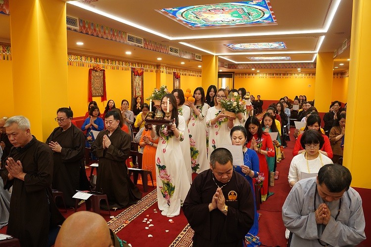 Lễ Phật đản trong đời sống tinh thần của cộng đồng người Việt ở xứ sở Bạch Dương Lễ Phật đản thiêng liêng trong đời sống tinh thần của người Việt ở xứ sở bạch dương