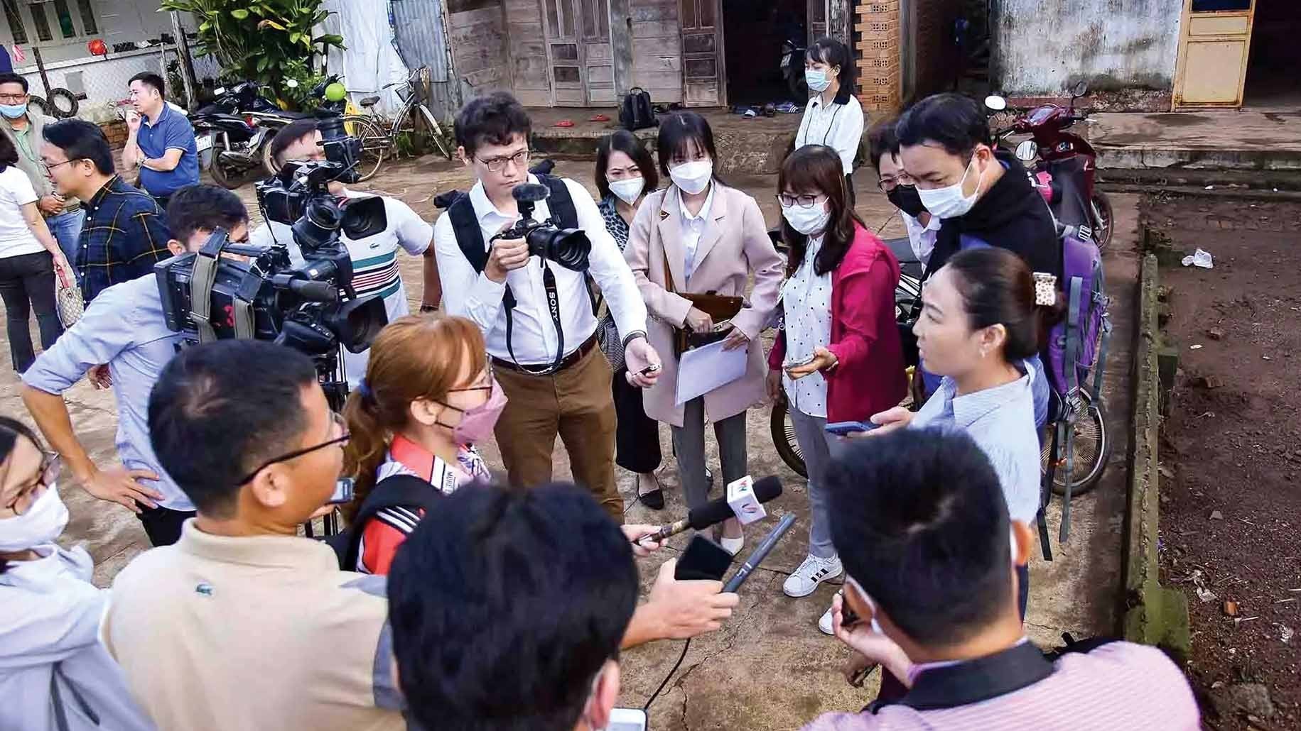 Thông tin đối ngoại và bảo vệ quyền con người: Kết hợp hài hòa giữa ‘xây’ và ‘chống’