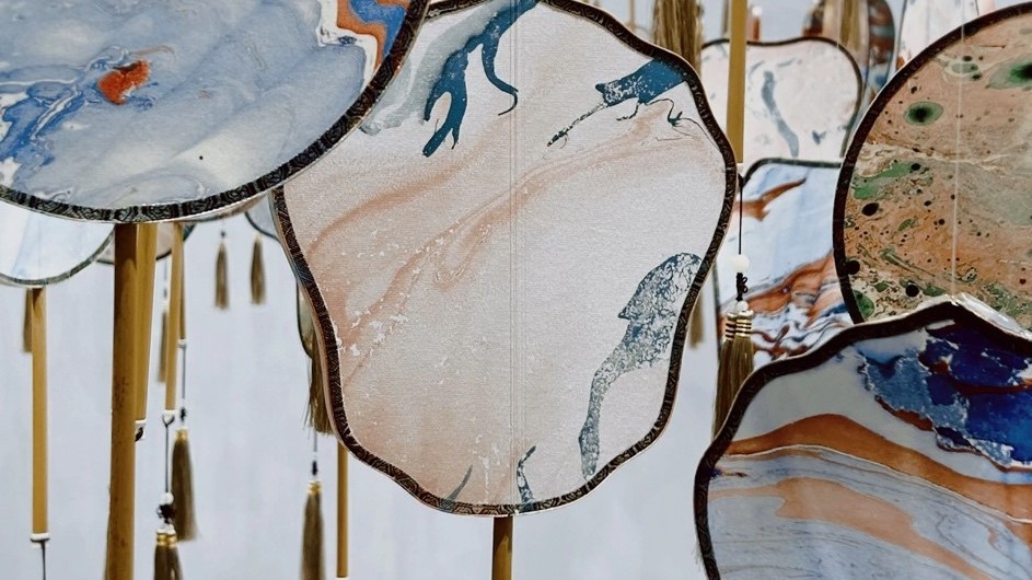 Quạt sơn mài – sản phẩm nghệ thuật thủ công độc đáo ở Trung Quốc