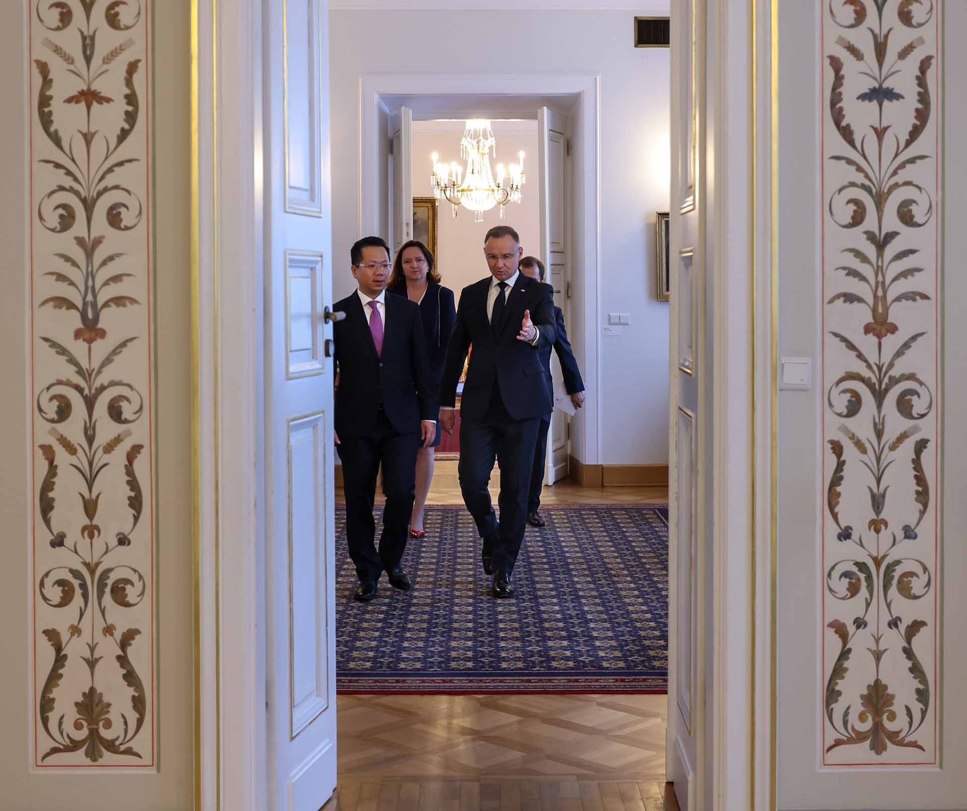 Đại sứ Hà Hoàng Hải trình Thư ủy nhiệm lên Tổng thống Ba Lan Andrzej Duda Đại sứ Hà Hoàng Hải trình Thư ủy nhiệm lên Tổng thống Ba Lan Andrzej Duda
