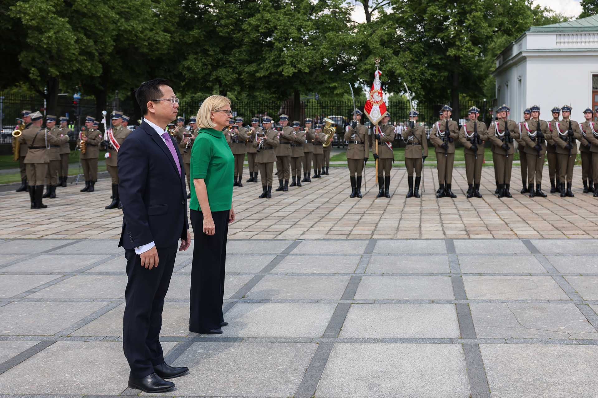 Đại sứ Hà Hoàng Hải trình Thư ủy nhiệm lên Tổng thống Ba Lan Andrzej Duda Đại sứ Hà Hoàng Hải trình Thư ủy nhiệm lên Tổng thống Ba Lan Andrzej Duda