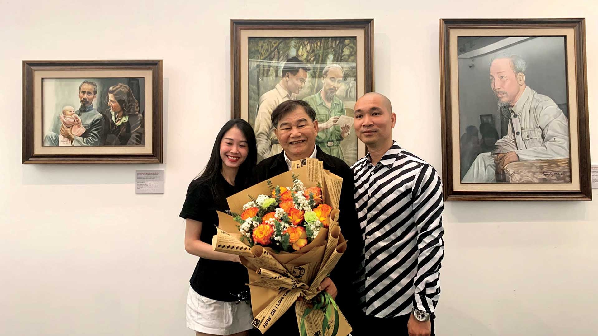 Họa sĩ Việt kiều với niềm đam mê vẽ Bác Hồ Họa sĩ Việt kiều với niềm đam mê vẽ Bác Hồ