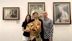 Họa sĩ Việt kiều với niềm đam mê vẽ Bác Hồ