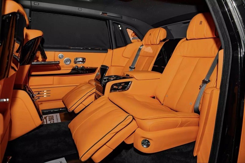 Xe siêu sang Rolls-Royce Phantom VIII chào giá 63,5 tỷ đồng tại Việt Nam Xe siêu sang Rolls-Royce Phantom VIII chào giá 63,5 tỷ đồng tại Việt Nam