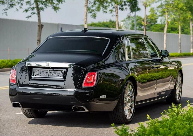 Xe siêu sang Rolls-Royce Phantom VIII chào giá 63,5 tỷ đồng tại Việt Nam Xe siêu sang Rolls-Royce Phantom VIII chào giá 63,5 tỷ đồng tại Việt Nam
