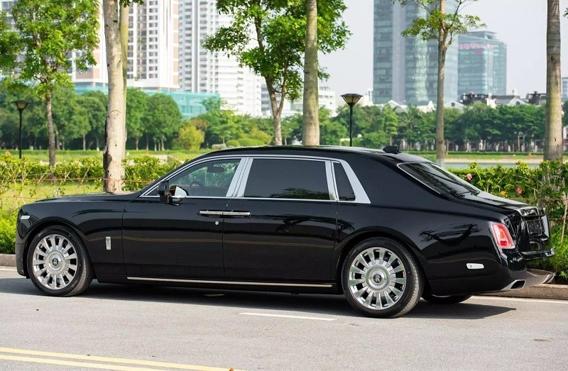 Xe siêu sang Rolls-Royce Phantom VIII chào giá 63,5 tỷ đồng tại Việt Nam Xe siêu sang Rolls-Royce Phantom VIII chào giá 63,5 tỷ đồng tại Việt Nam