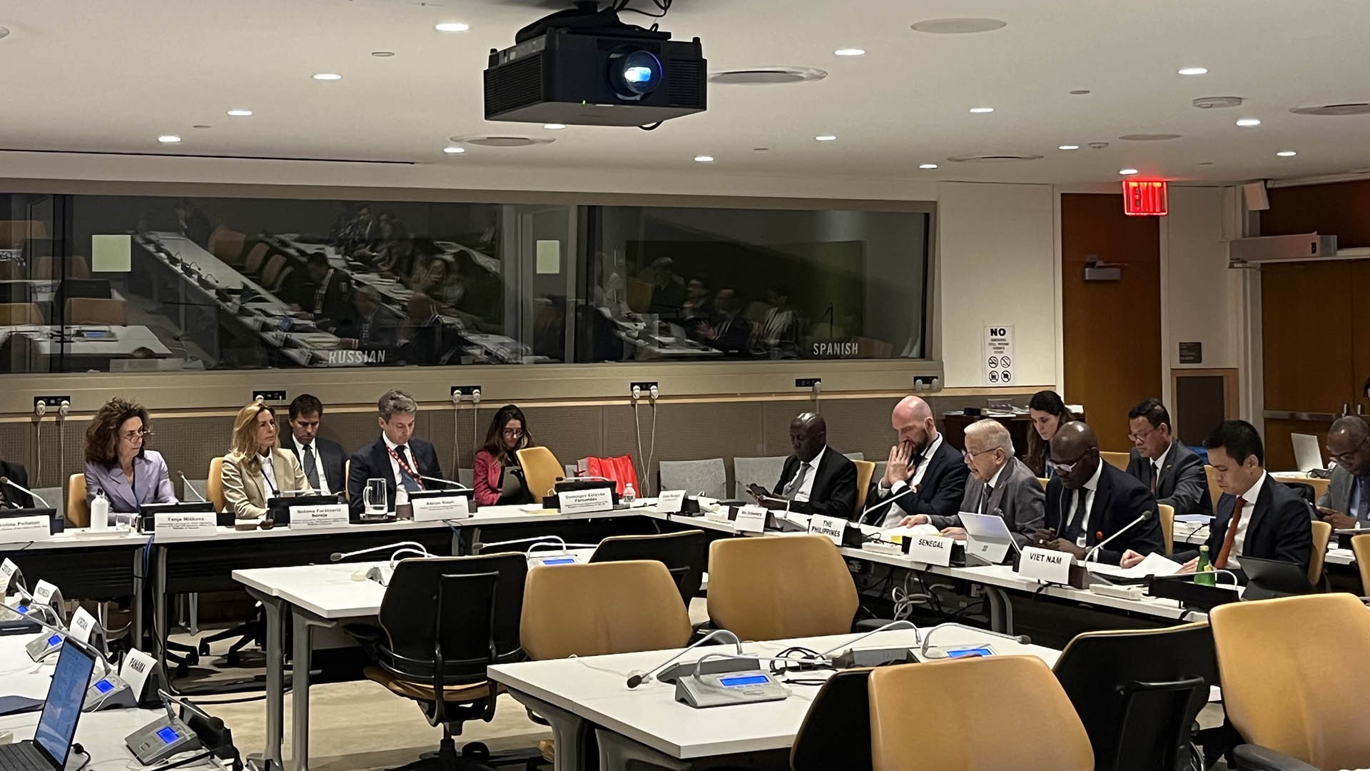 Toàn cảnh phiên thảo luận.