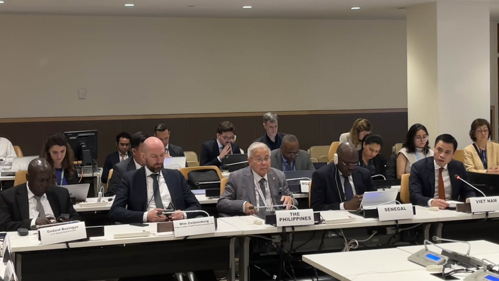 Đại sứ Đặng Hoàng Giang phát biểu tại phiên thảo luận.