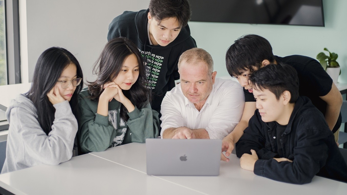 Lựa chọn học song bằng từ bậc THPT: Bệ phóng tương lai cho thế hệ trẻ