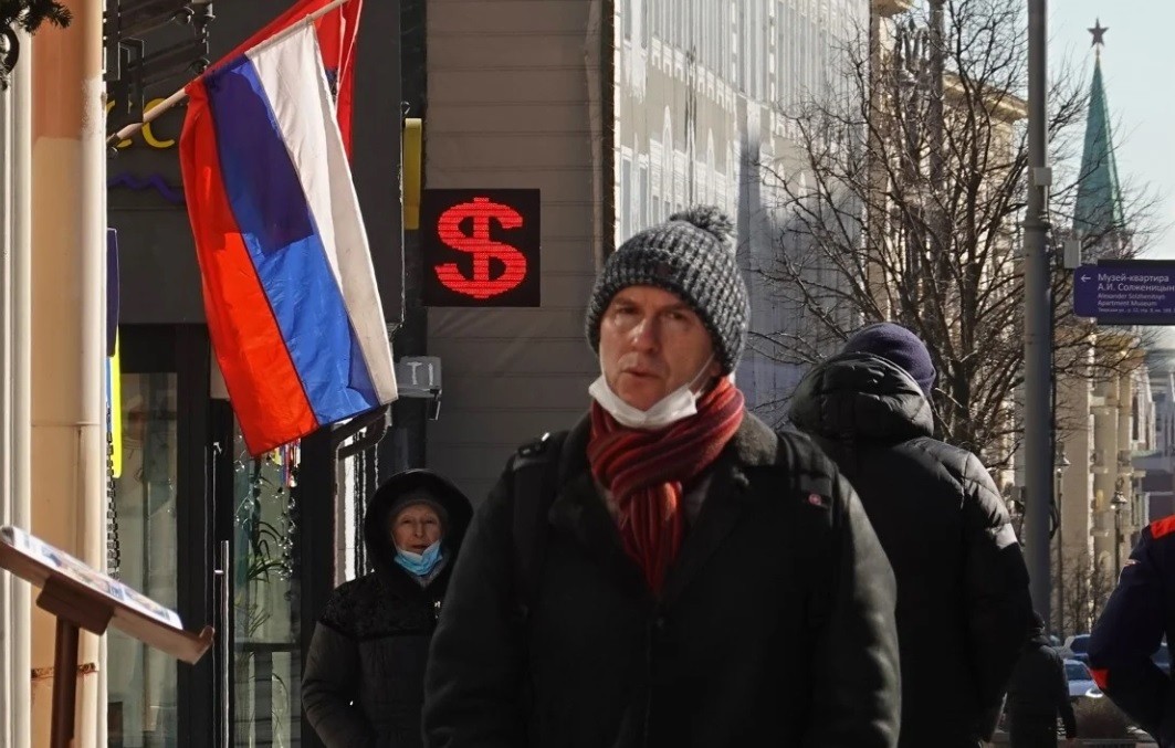 Nhiều ngân hàng quay lưng với Nga, các công ty Trung Quốc 'như ngồi trên đống lửa' vì không thể giao dịch với 'khách sộp'