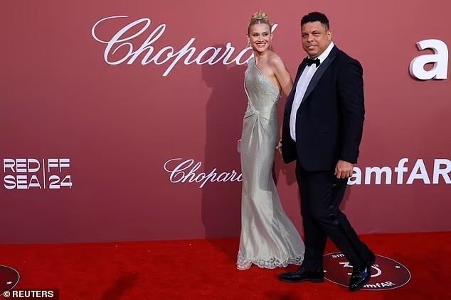 LHP Cannes 2024: Huyền thoại Ronaldo Luís Nazário de Lima và vợ được quan tâm đặc biệt LHP Cannes 2024: Huyền thoại Ronaldo Luís Nazário de Lima và vợ được quan tâm đặc biệt