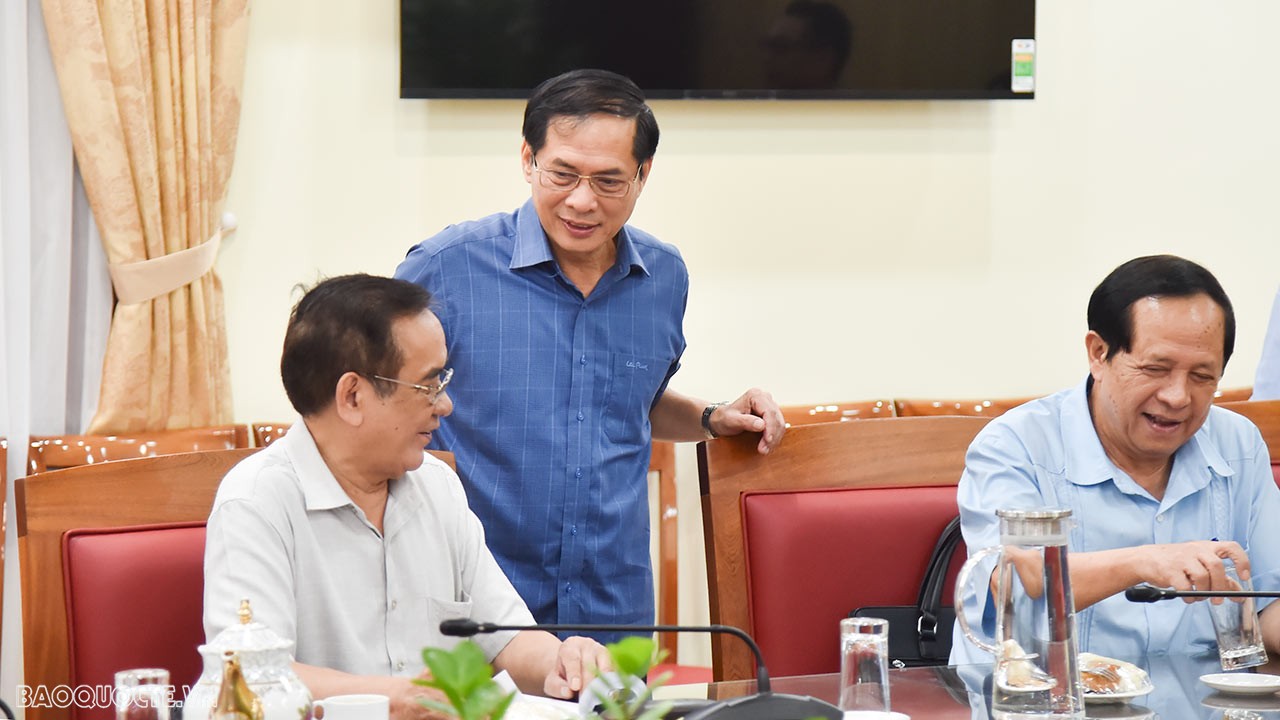 Bộ Ngoại giao tổ chức Hội nghị lấy ý kiến đóng góp cho Đề cương Báo cáo chính trị tại Đại hội lần thứ XIV Bộ Ngoại giao tổ chức Hội nghị lấy ý kiến đóng góp cho Đề cương Báo cáo chính trị tại Đại hội Đảng lần thứ XIV