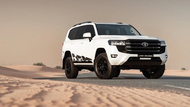 Cận cảnh Toyota Land Cruiser 10th Victory Edition bản đặc biệt vừa ra mắt tại UAE