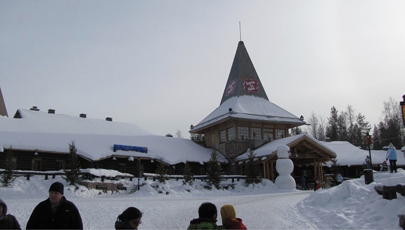 Phần Lan là điểm đến được yêu thích để giải trí, với bưu điện ông già Noel, cưỡi chó husky, hồ nước và phòng tắm hơi.