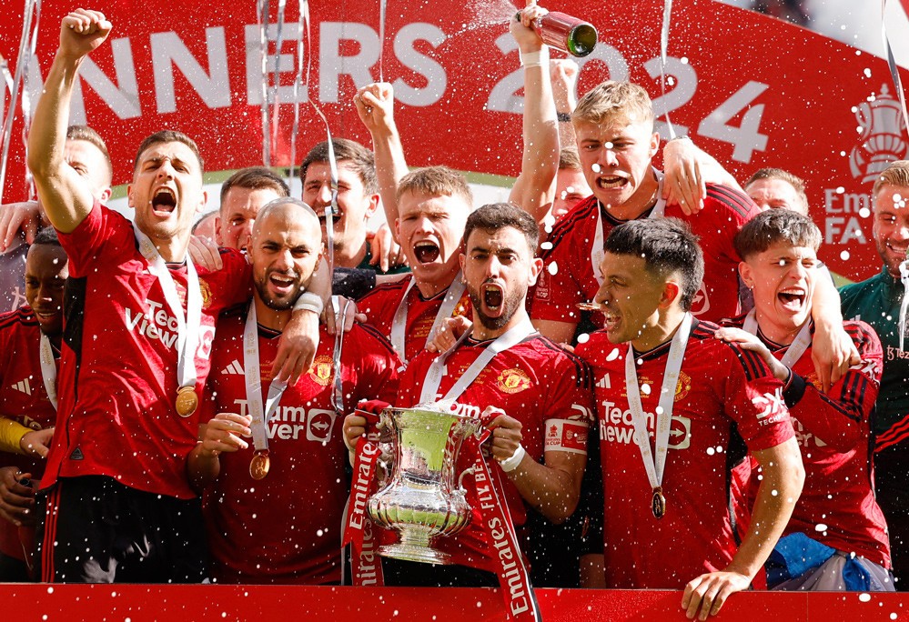 Quang cảnh ăn mừng phấn khích của Quỷ đỏ