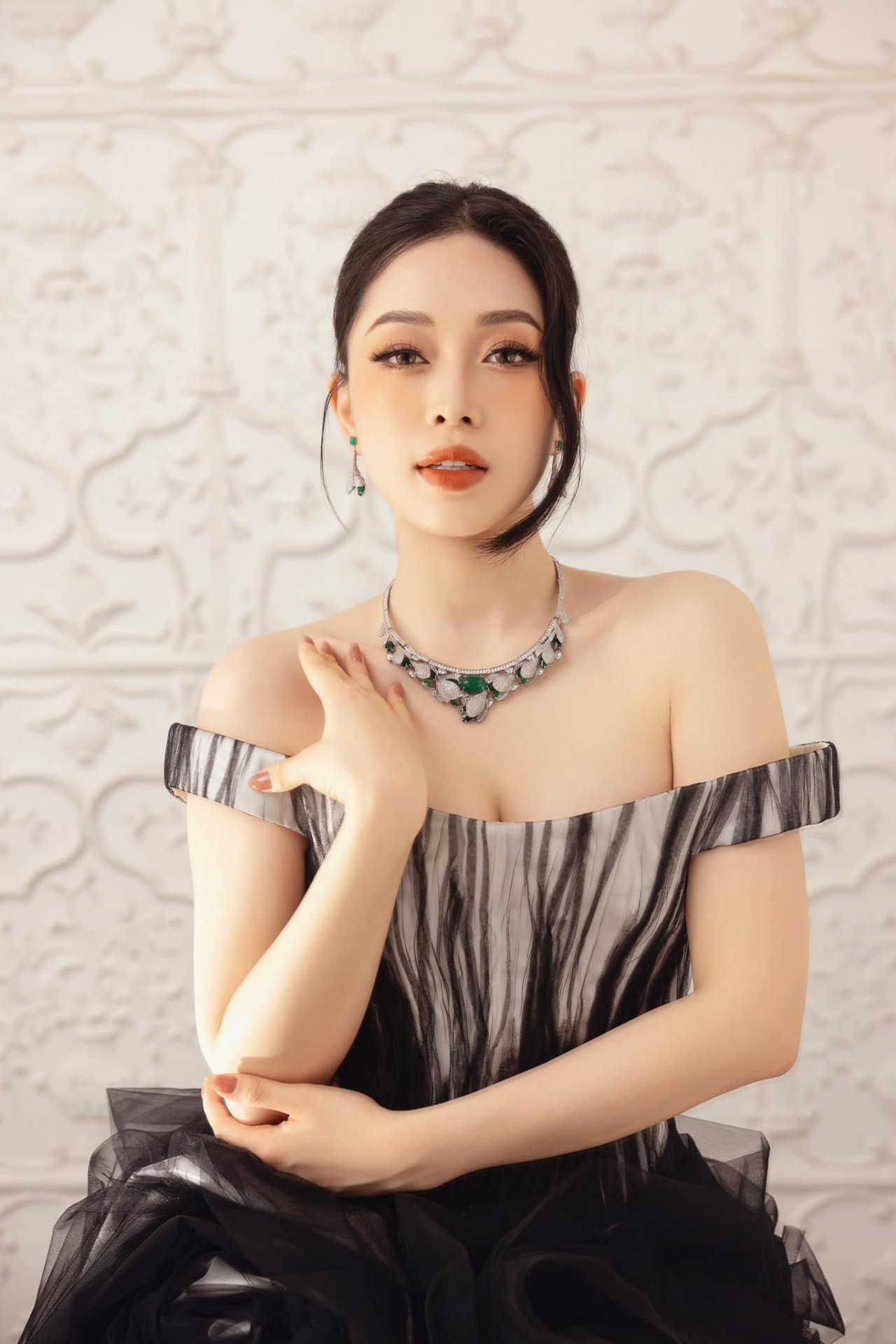 Á hậu Phương Nga sánh bước bên ông xã tại LHP Cannes 2024