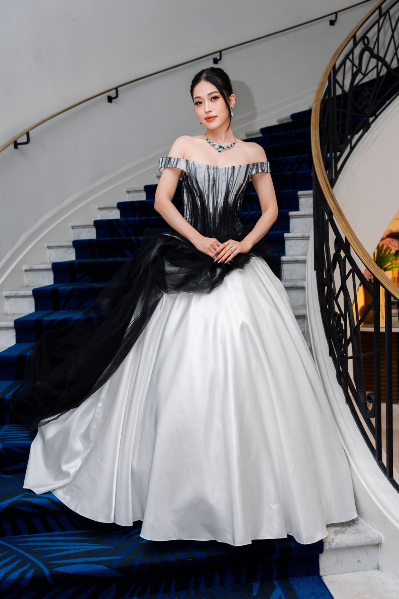 Á hậu Phương Nga sánh bước bên ông xã tại LHP Cannes 2024