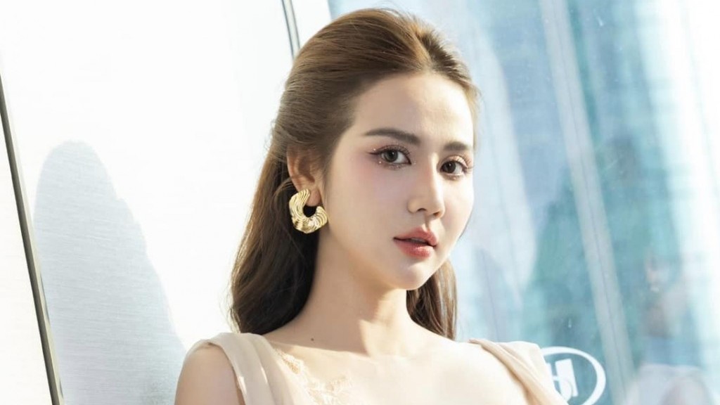 Ngắm diễn viên Phan Minh Huyền gợi cảm trong bộ ảnh mới